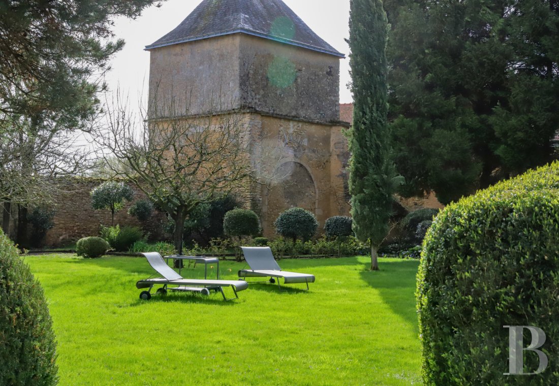 À Durtal, en Haut-Anjou, un ancien prieuré du 11e siècle et son jardin clos de murs - photo  n°34